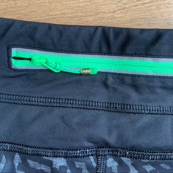 LULULEMON Run: Inspire Crop II size 2 black grey - Picture 12 of 12